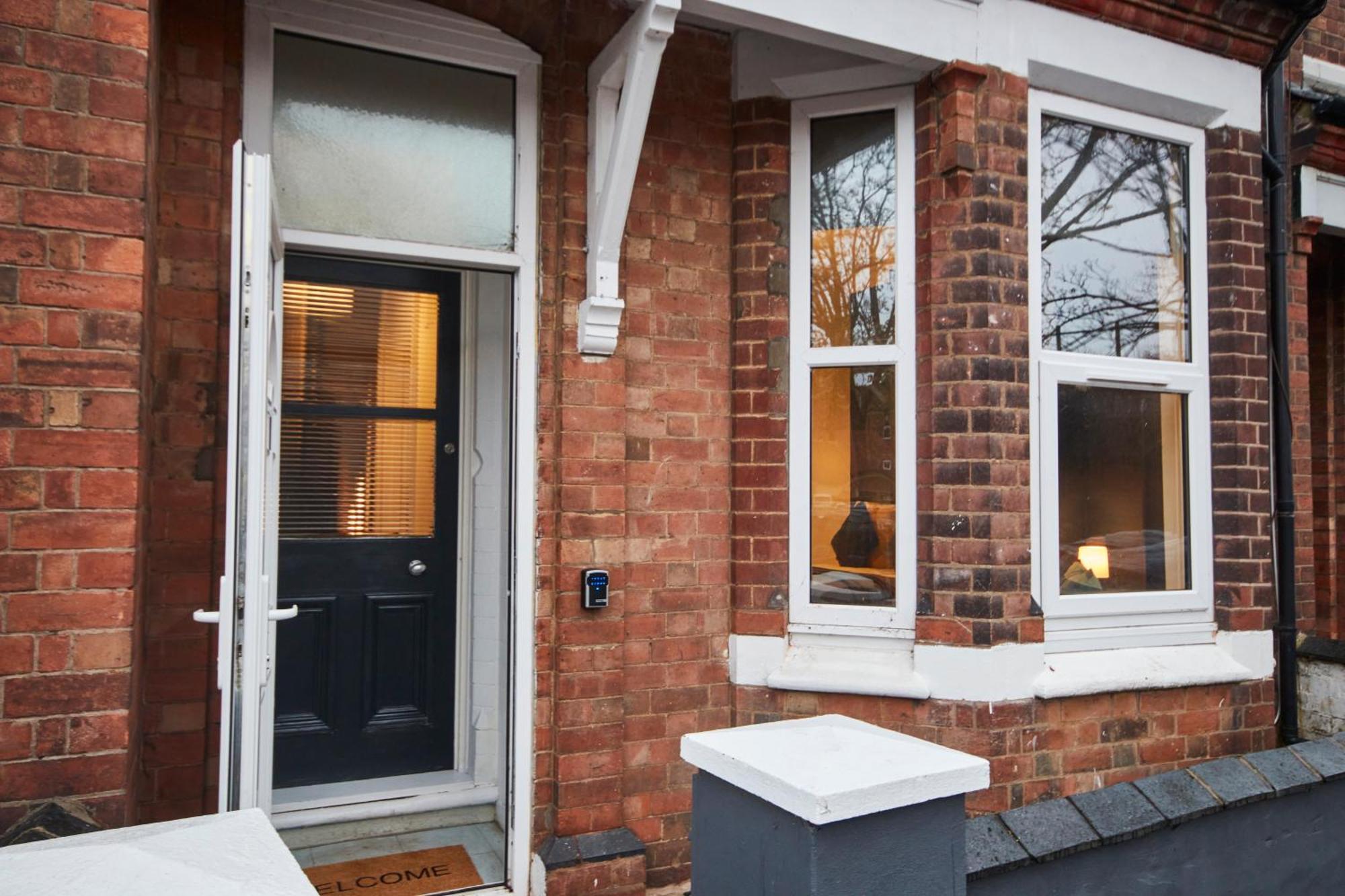 5 Bed House In Leamington Spa Perfect For Contractors With 7 Beds By Purestay - 14 Night Min! 外观 照片
